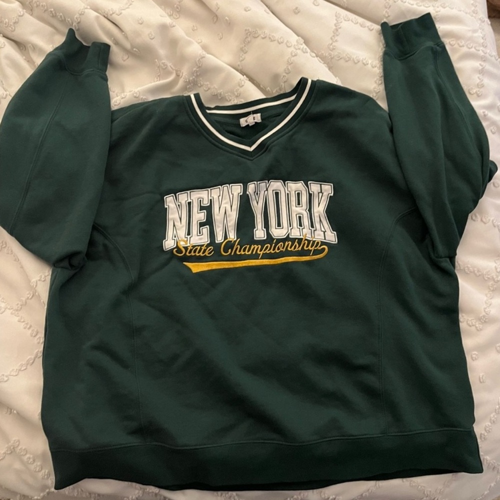 Garage Green V-Neck Sweater with New York Design XL